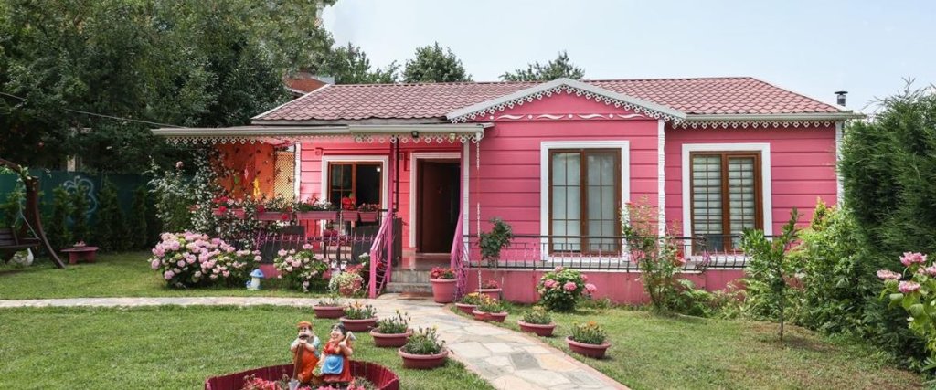 Янык: Masukiye Pink House Bungalow