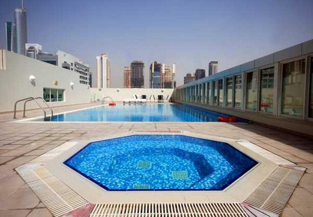 Дубай: Hometown Apartments - Waterfront 1 Bedroom apartment in Westside Marina