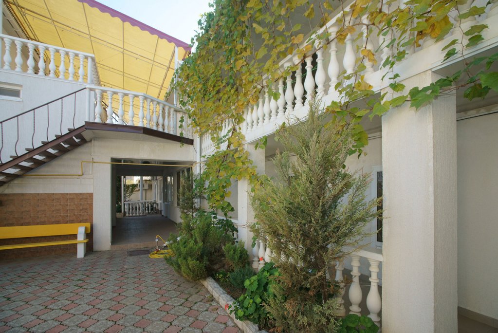 Новофёдоровка: El Patio