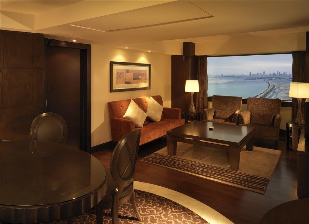 Дубай: Hyatt Regency Dubai & The Galleria Residence