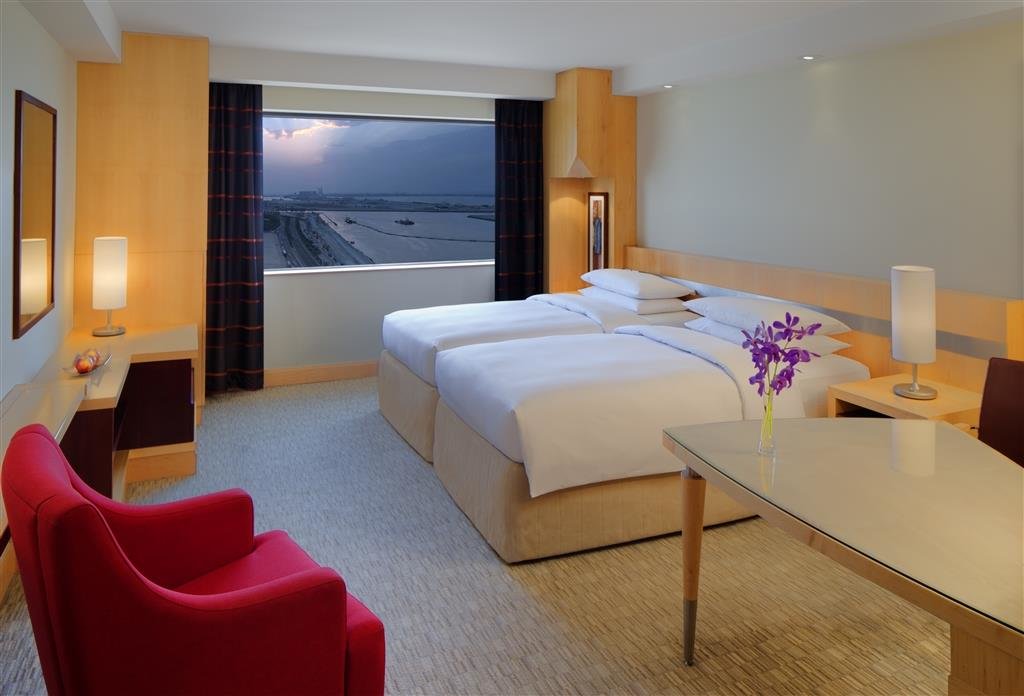 Дубай: Hyatt Regency Dubai & The Galleria Residence