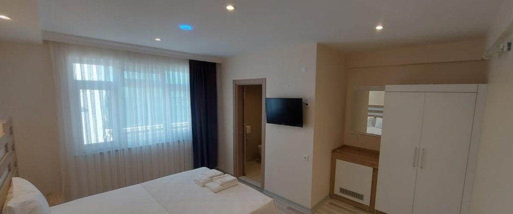 Бартын: Seventy Four Hotel