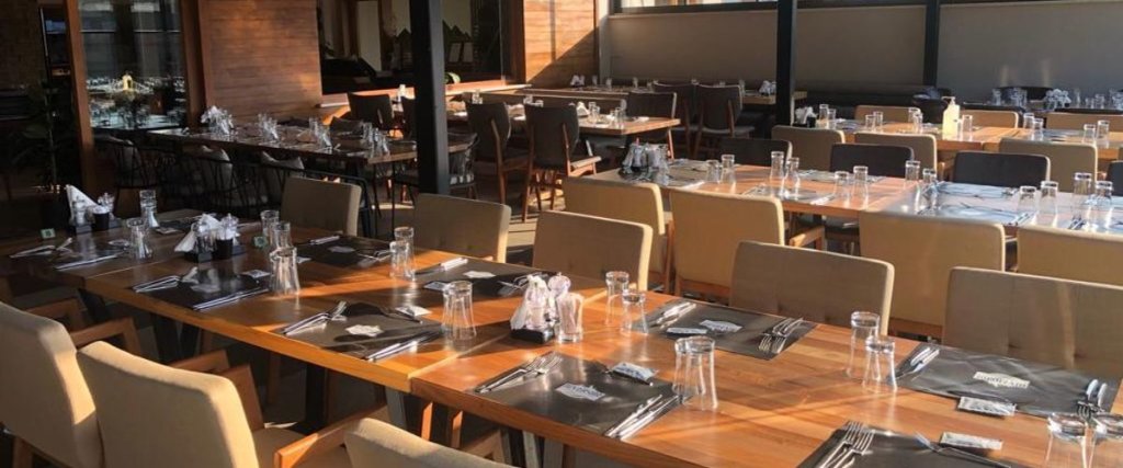 Бартын: Riverside Hotel & Restaurant