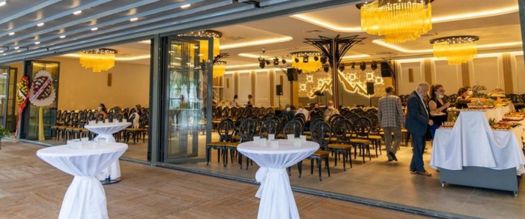 Бартын: Riverside Hotel & Restaurant