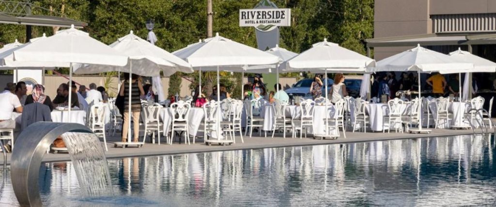 Бартын: Riverside Hotel & Restaurant