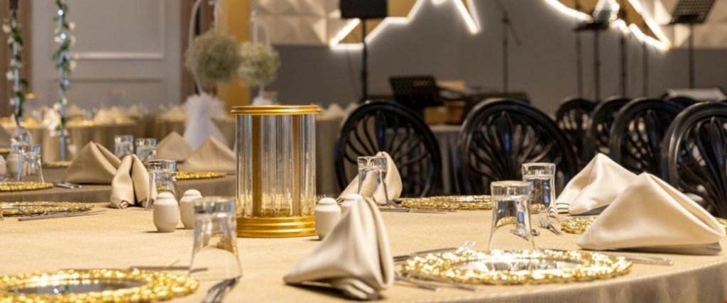 Бартын: Riverside Hotel & Restaurant