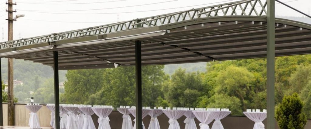 Бартын: Riverside Hotel & Restaurant