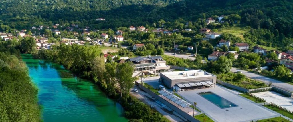 Бартын: Riverside Hotel & Restaurant