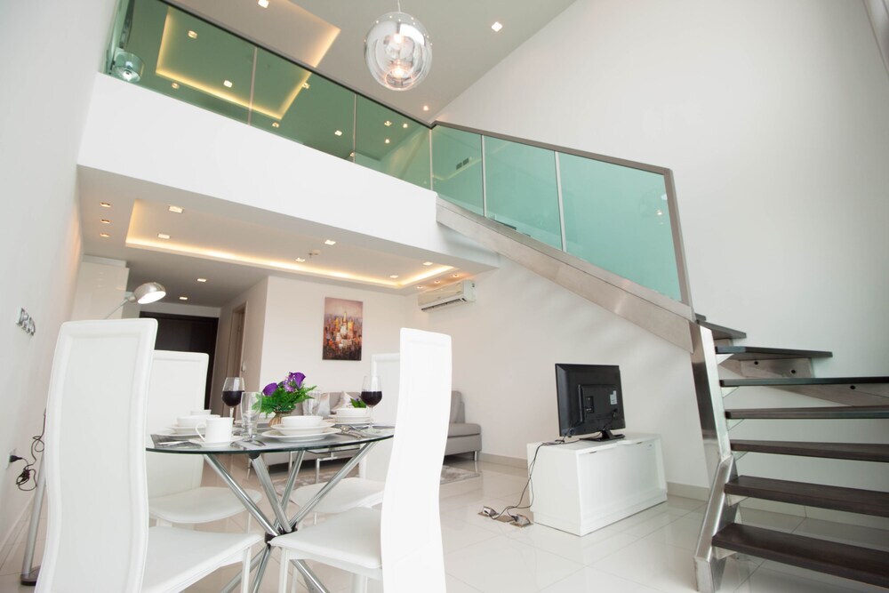 Паттайя: Wong Amat Tower Condominium