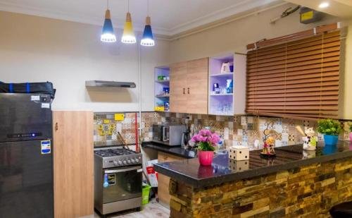 Apartment 300m consisting of 3 rooms, American kitchen, 2 bathrooms, 2 reception, 1 living room, Hotel finishing — фото 3