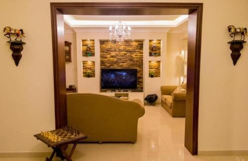 Apartment 300m consisting of 3 rooms, American kitchen, 2 bathrooms, 2 reception, 1 living room, Hotel finishing — фото 2