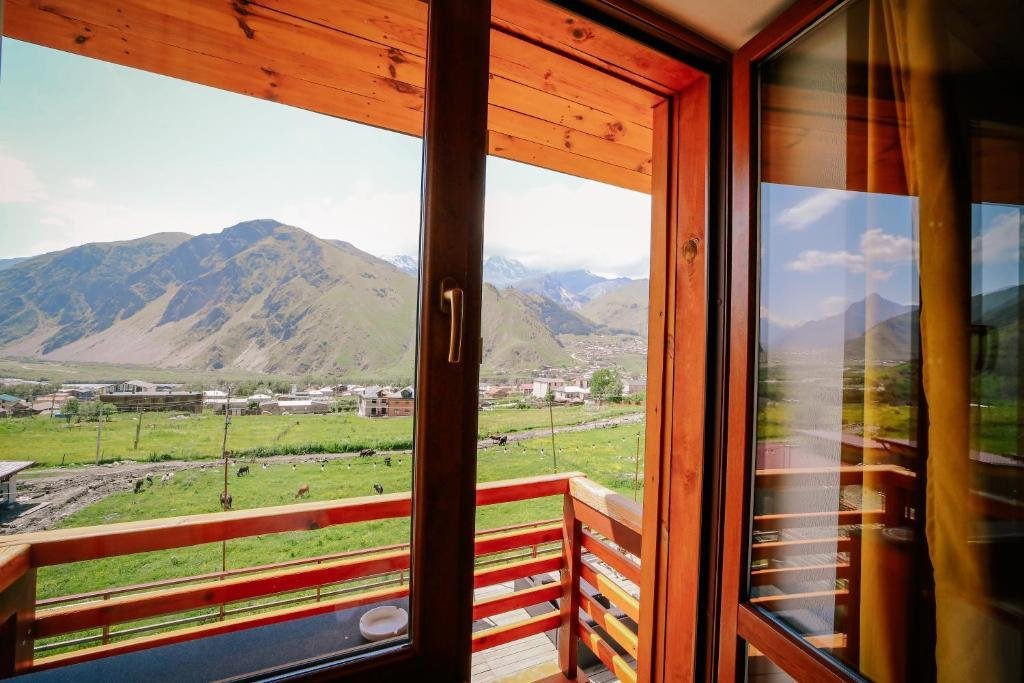 Степанцминда: Alpenhaus Hotel Kazbegi