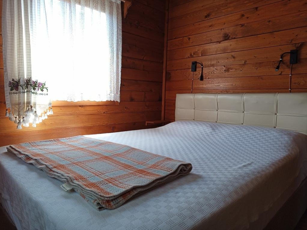 Гюмюшлюк: Defne Wood Home