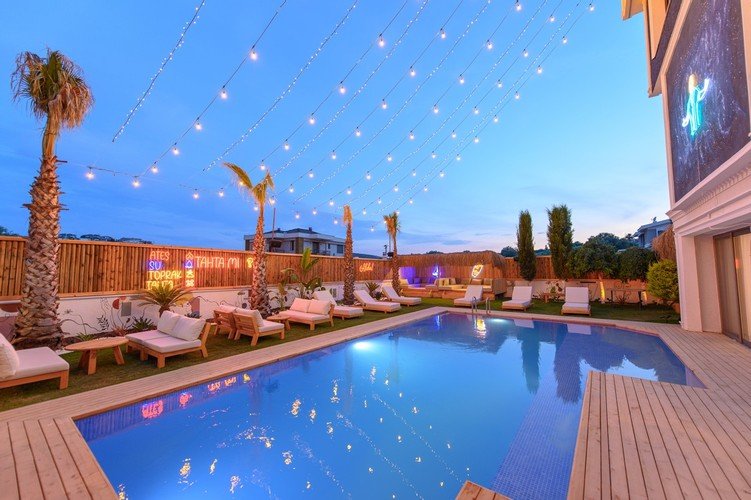 Чешме: Ceku Otel