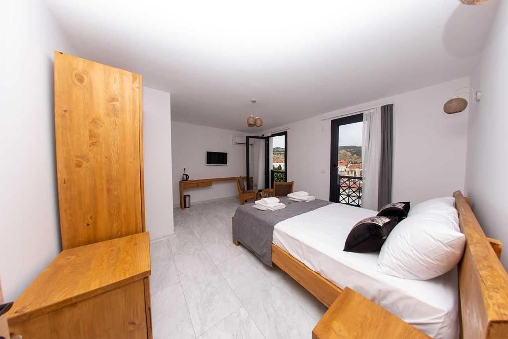 Фоча: Foça Kybele Pension