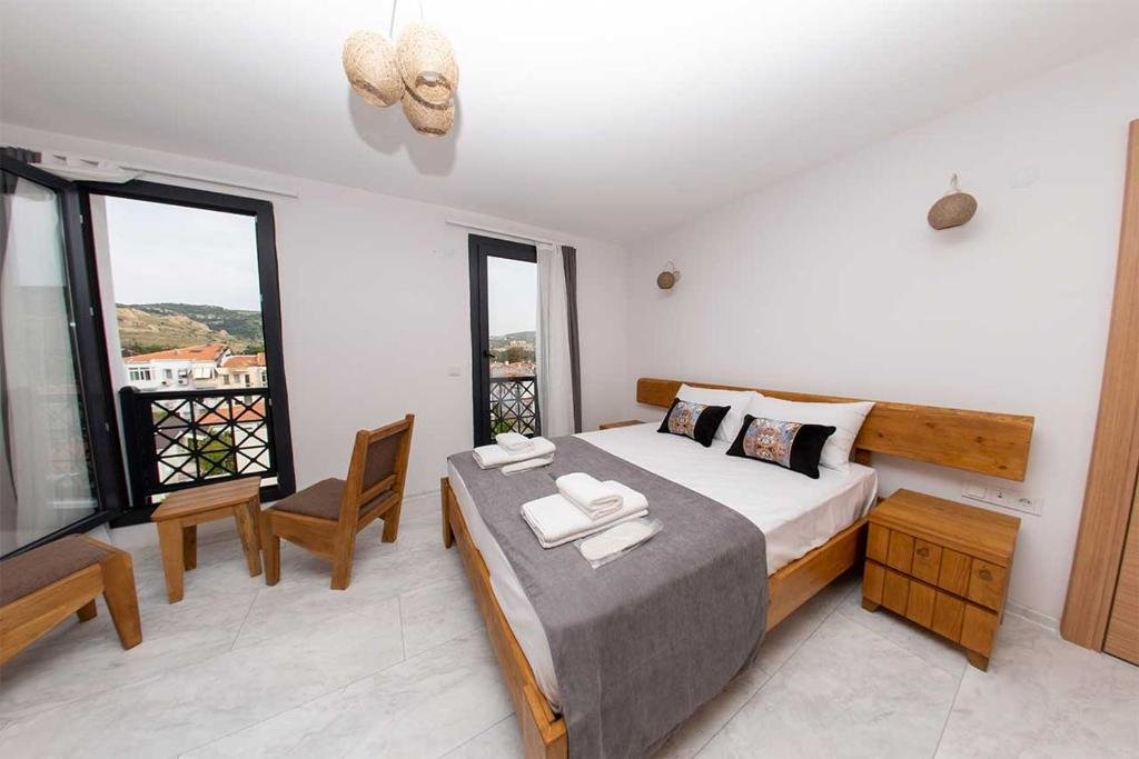 Фоча: Foça Kybele Pension