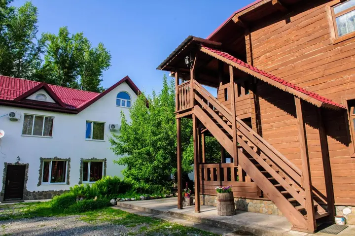 Каменномостский: Guesthouse Zhili-Byli