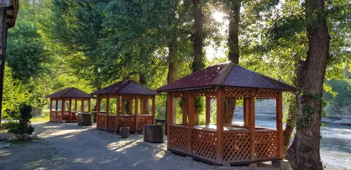 Каменномостский: Guesthouse Zhili-Byli