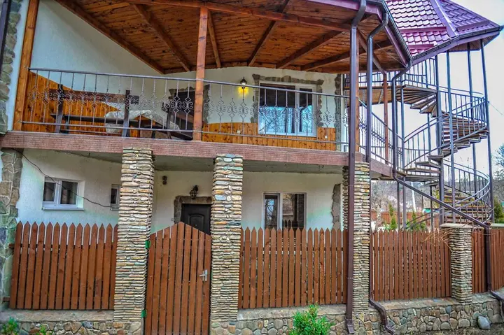 Каменномостский: Guesthouse Zhili-Byli