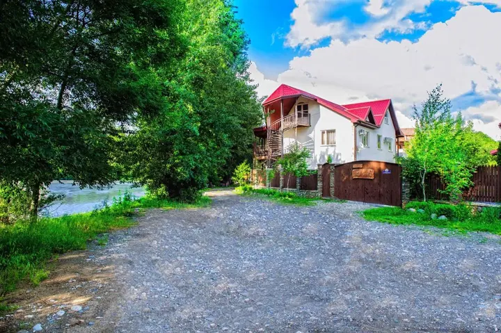 Каменномостский: Guesthouse Zhili-Byli