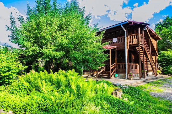 Каменномостский: Guesthouse Zhili-Byli