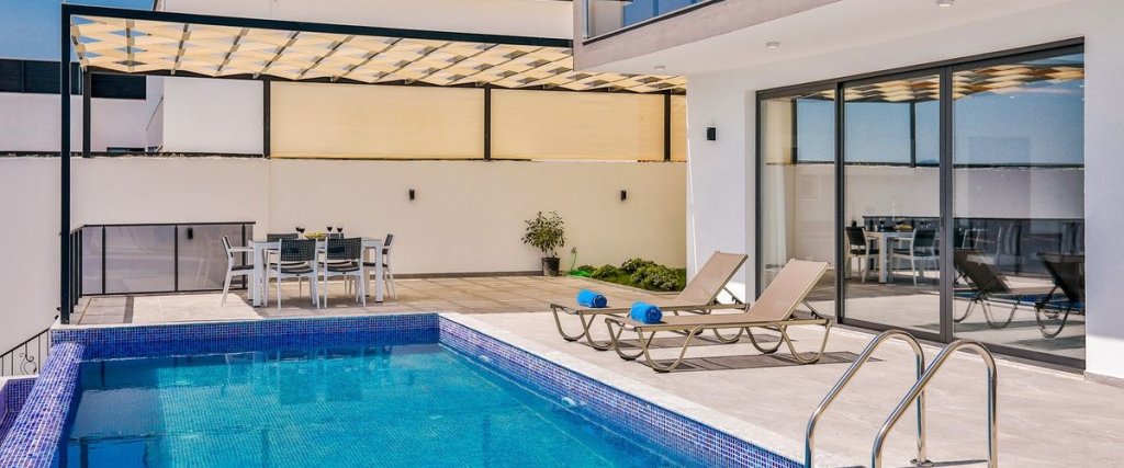 Исламлар: Villa Zümrüt-ü Anka