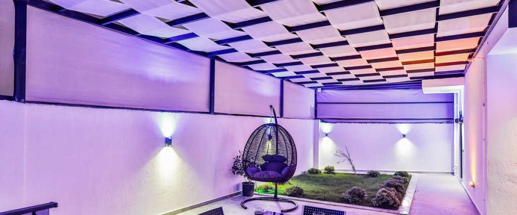 Исламлар: Villa Zümrüt-ü Anka