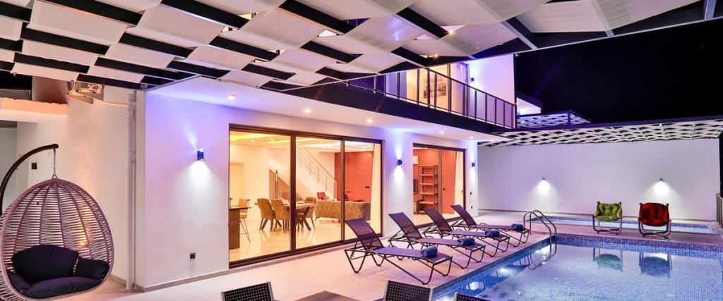 Исламлар: Villa Zümrüt-ü Anka