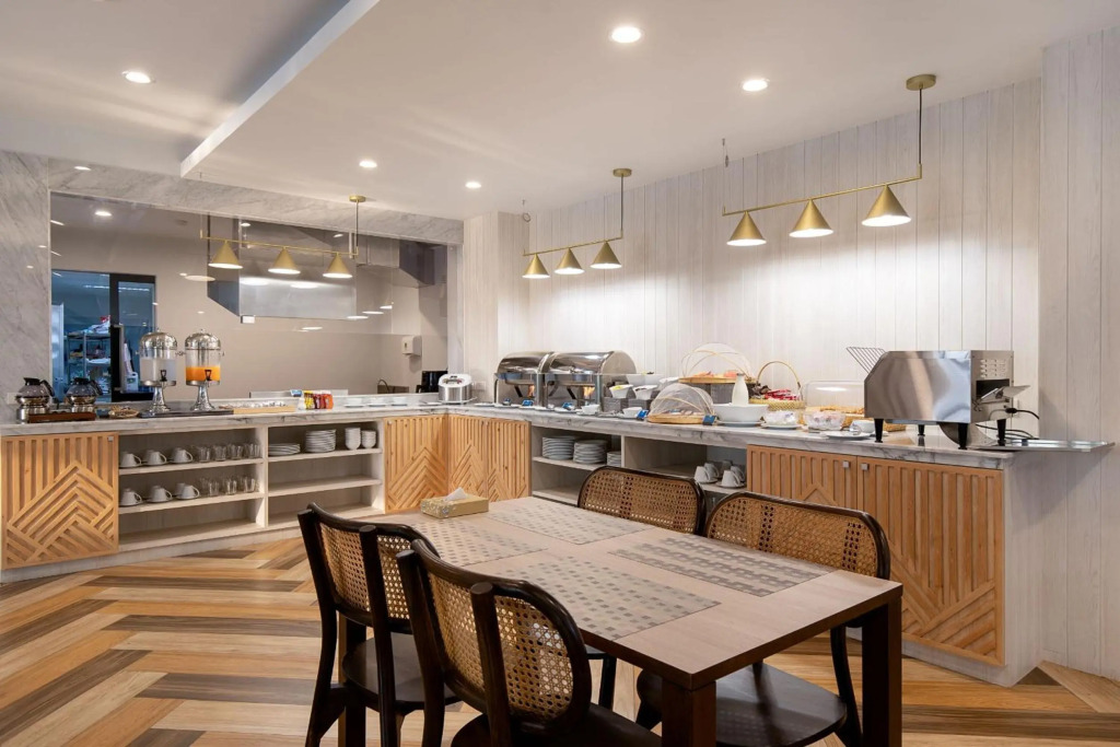 Пхитсанулок: The Pride Hotel , Phitsanulok