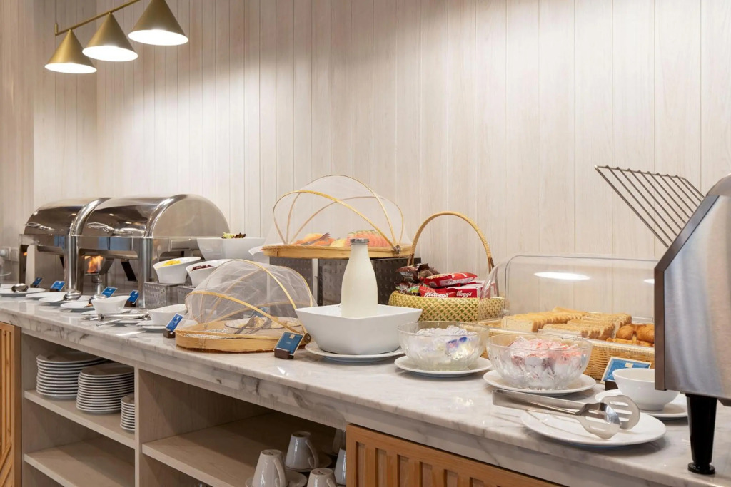 Пхитсанулок: The Pride Hotel , Phitsanulok