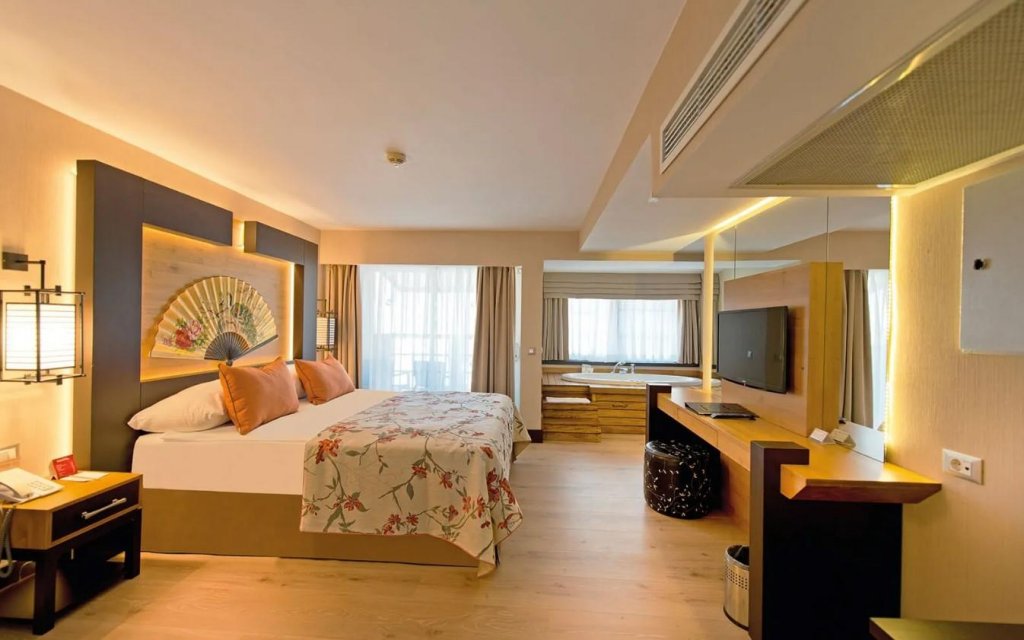 Аксу: Limak Lara Deluxe Hotel & Resort