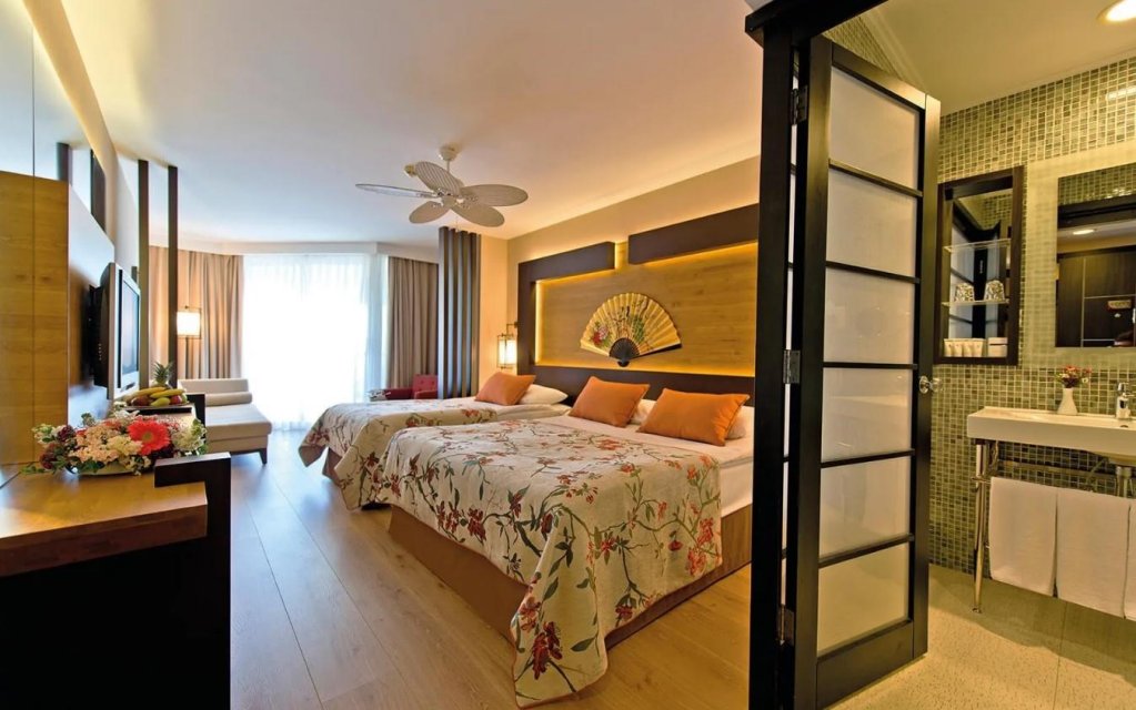 Аксу: Limak Lara Deluxe Hotel & Resort