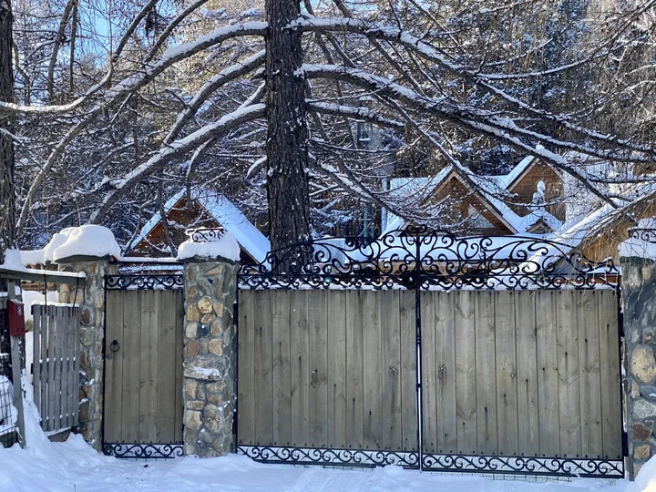 Абзаково: Гостевой Дом Дежавю рядом с ГЛЦ Абзаково