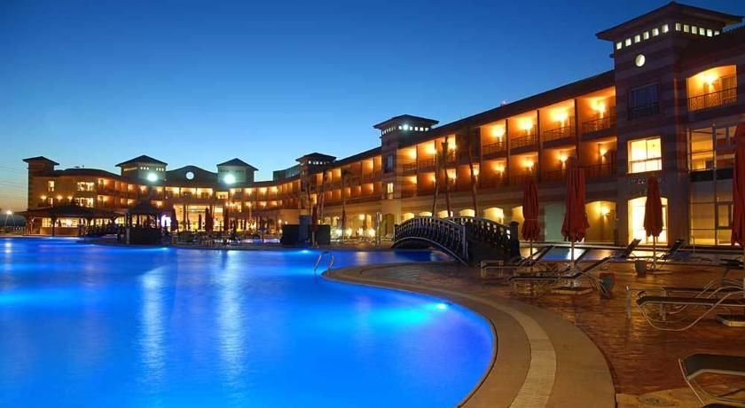 Айн-Сохна: Centara Grand Beach Resort & Spa Sokhna