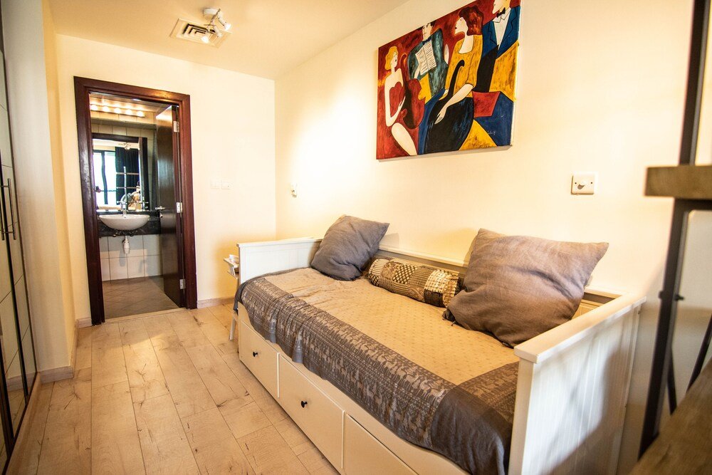 Дубай: Apartment Jumeirah Lakes Towers