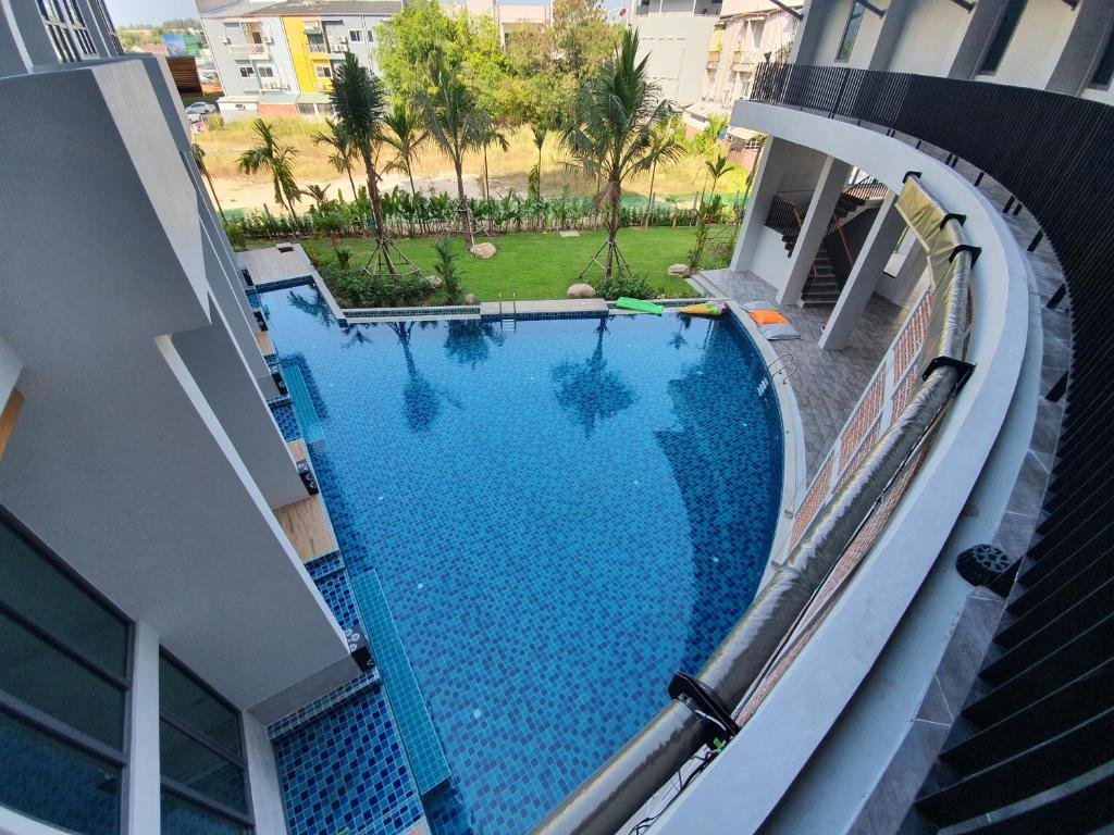 Тхаланг: Atom Phuket Hotel