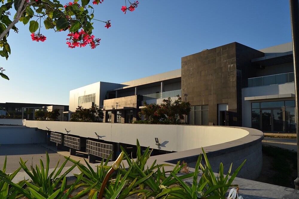 Эль-Аламейн: Counsel Beach New Alamein
