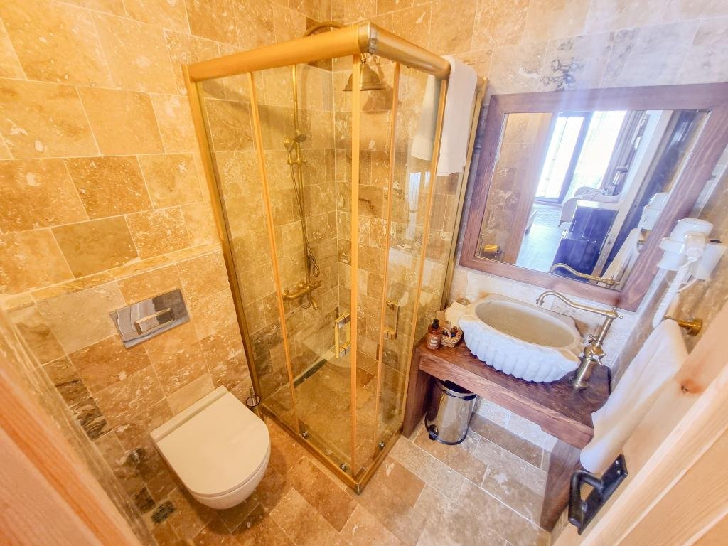 Бююкада: Ank’Ada Ayanikola (12+ Adult Only)