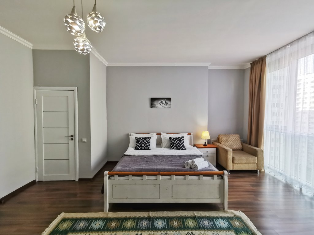 Алматы: Апартаменты Qazaq Apartments Manhattan