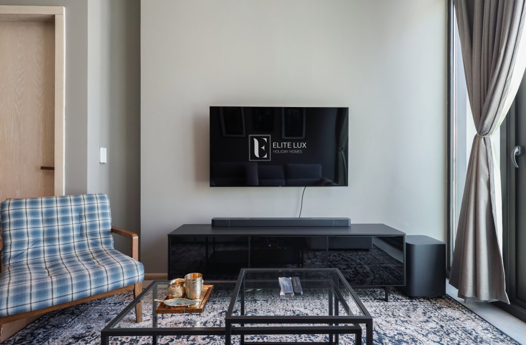 Дубай: Апартаменты Elite LUX Holiday Homes - Luxurious 1BR Suite in Signature Livings JVC - Dubai