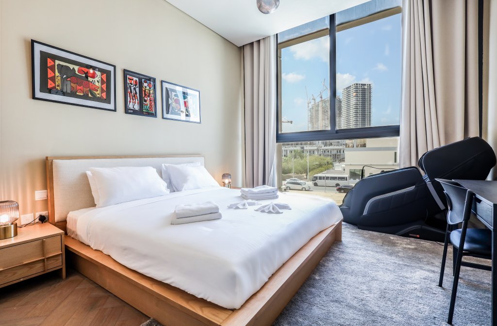 Дубай: Апартаменты Elite LUX Holiday Homes - Luxurious 1BR Suite in Signature Livings JVC - Dubai