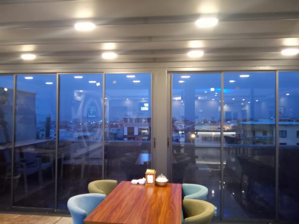 Дикили: Aksu Otel Yenisakran