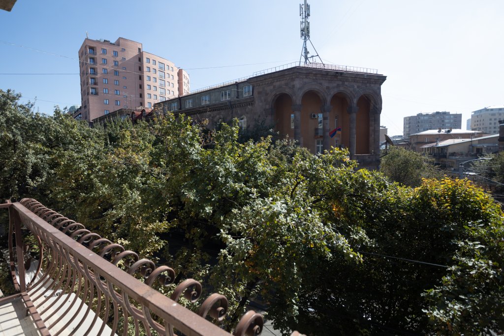 Ереван: Апартаменты 2BR Apt/Centre/Balcony to Saryan st view/by Keygo 11