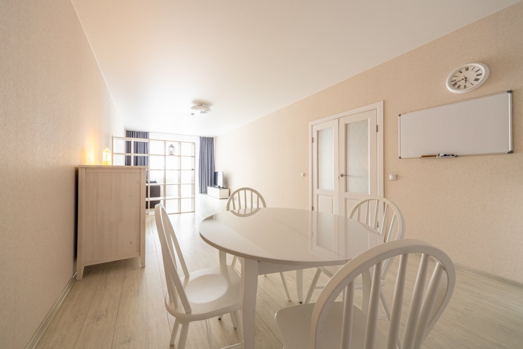 Красноярск: Апартаменты Favorite House в Южном Берегу на Парусной 7