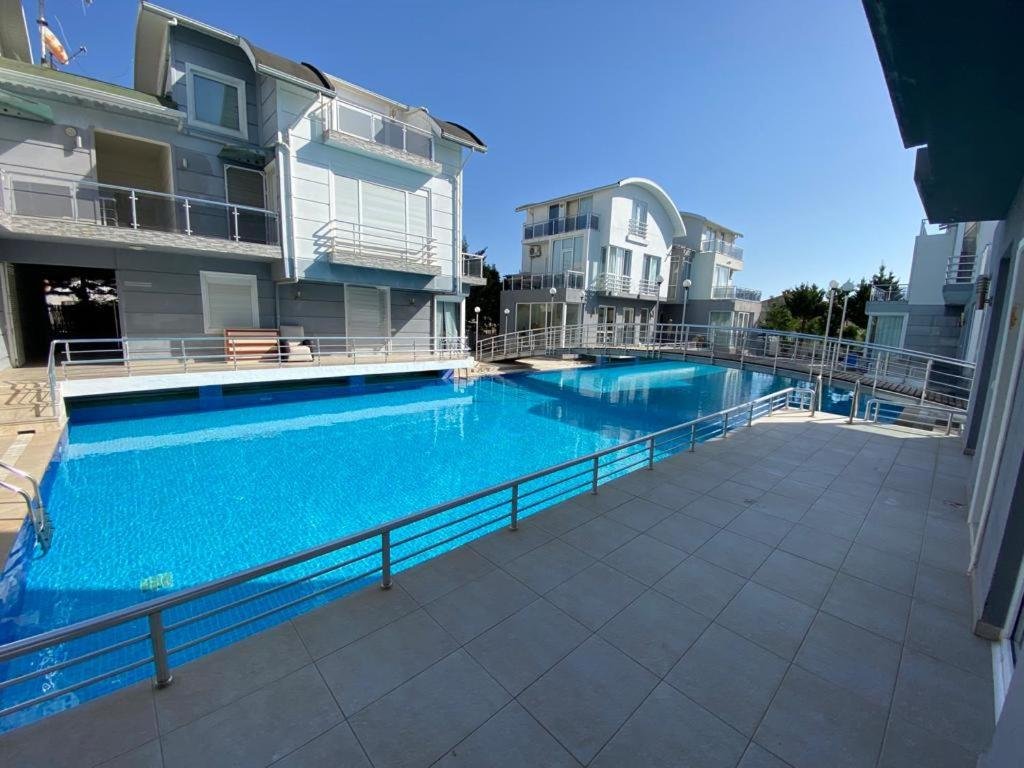 Белек: 3 katlı triplex havuzlu