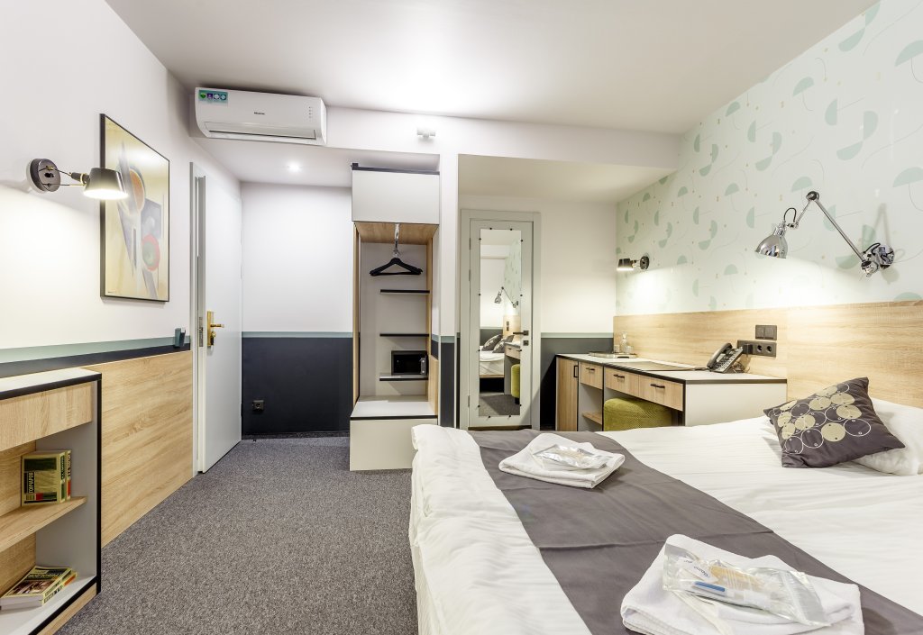 Санкт-Петербург: Roomp Sky Rubinshtejna Mini-Hotel