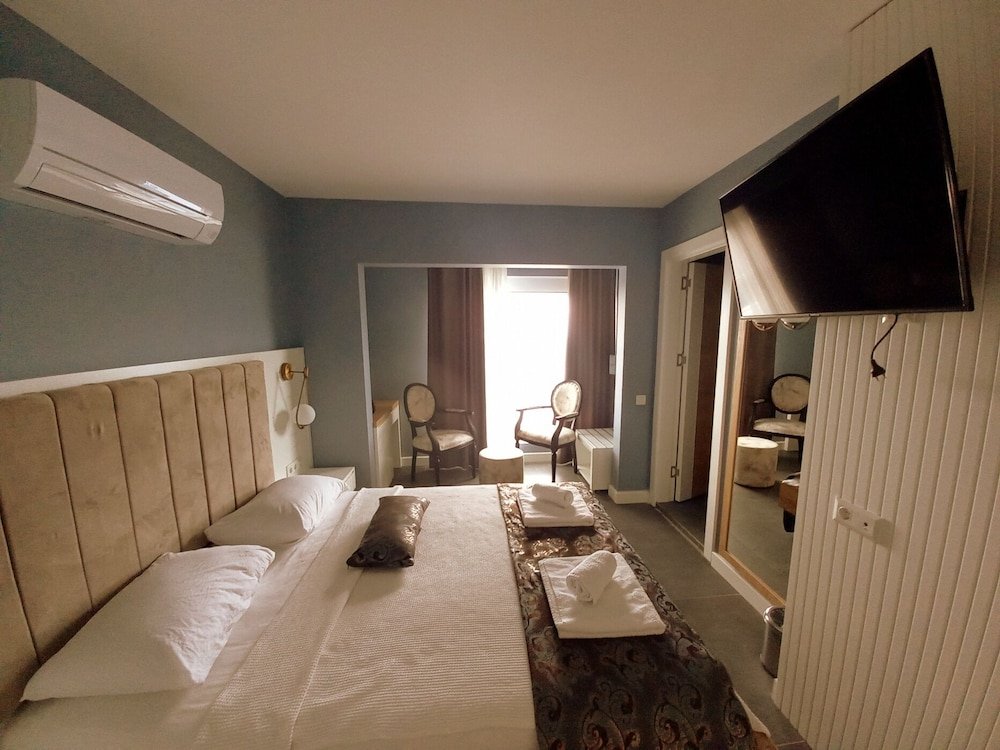 Каш: Un Amor The Hotel