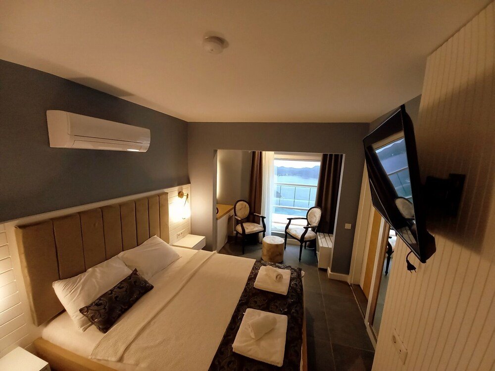 Каш: Un Amor The Hotel