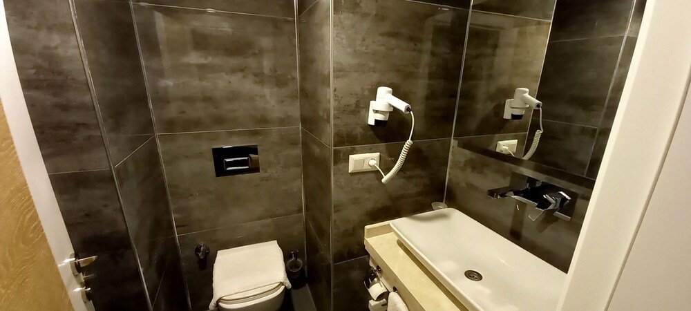 Каш: Un Amor The Hotel