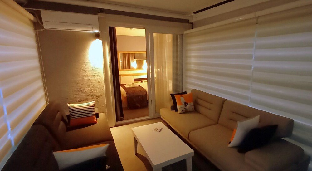 Каш: Un Amor The Hotel